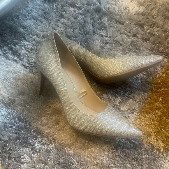 Size 7 - Picture 2 of 2